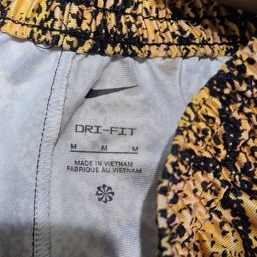 Nike Fly Gold Black Shorts Size Medium NWT - Picture 4 of 7